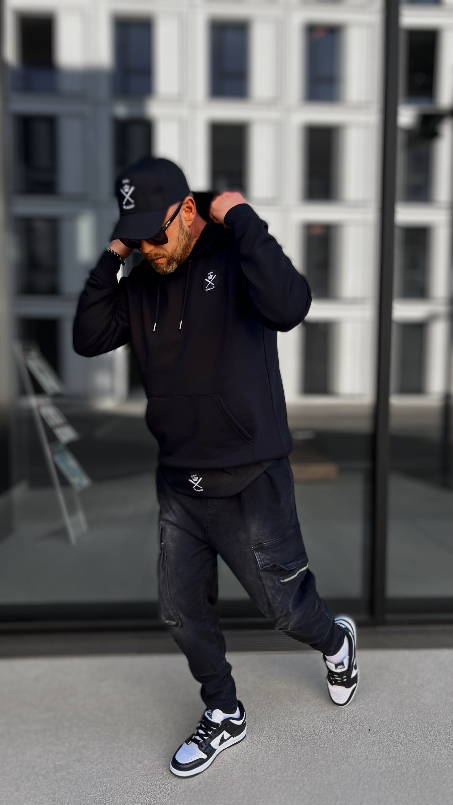 BASIC HOODIE BLACK ON BLACK
