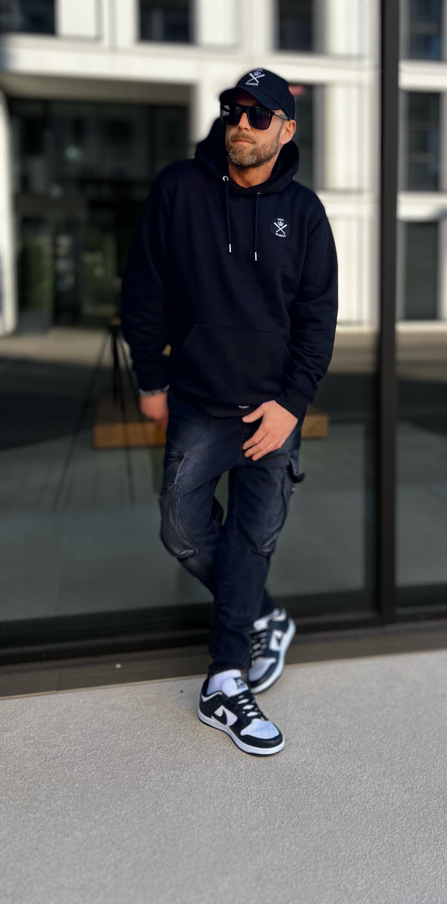 BASIC HOODIE BLACK ON BLACK
